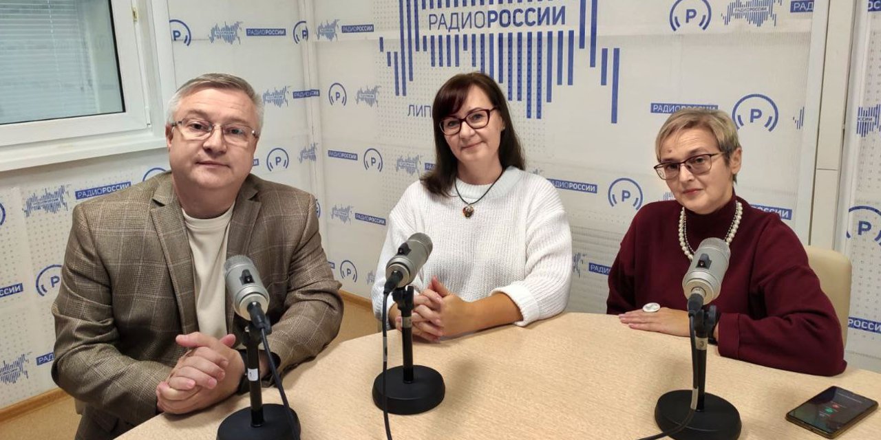 20.10.2025 Липецк. Представители проекта "Рисуя РС" выступили в радиопрограмме "Территория добра"